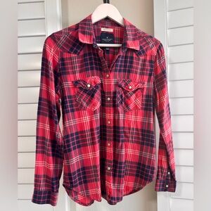 American Eagle Outfitters Red and Black Plaid Shirt. Size S